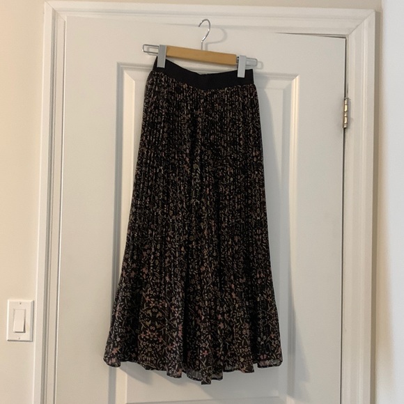 Pleated midi skirt - Picture 1 of 4